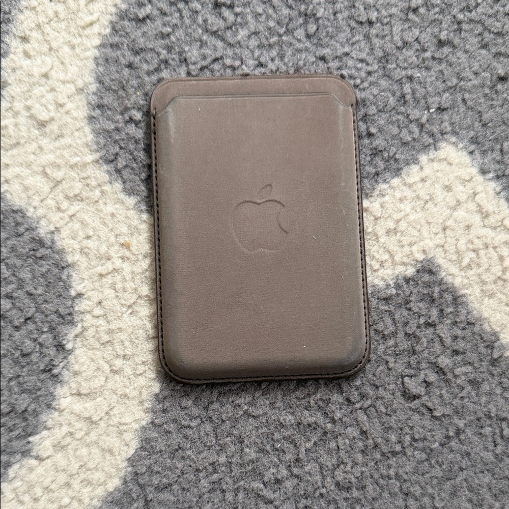 Apple FineWoven MagSafe wallet